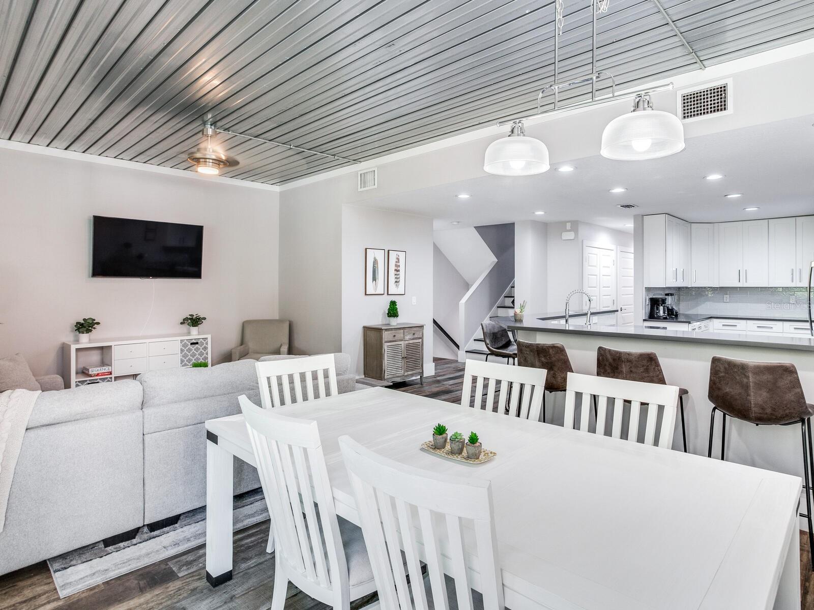 GAY SHORES - Residential Lease