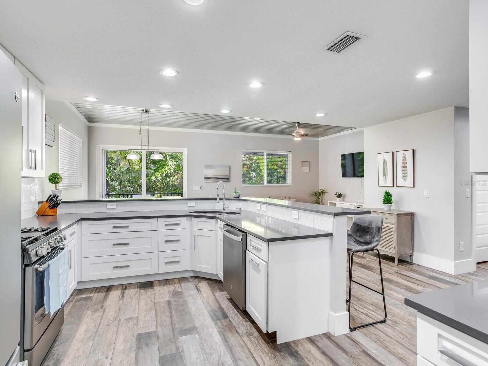 GAY SHORES - Residential Lease
