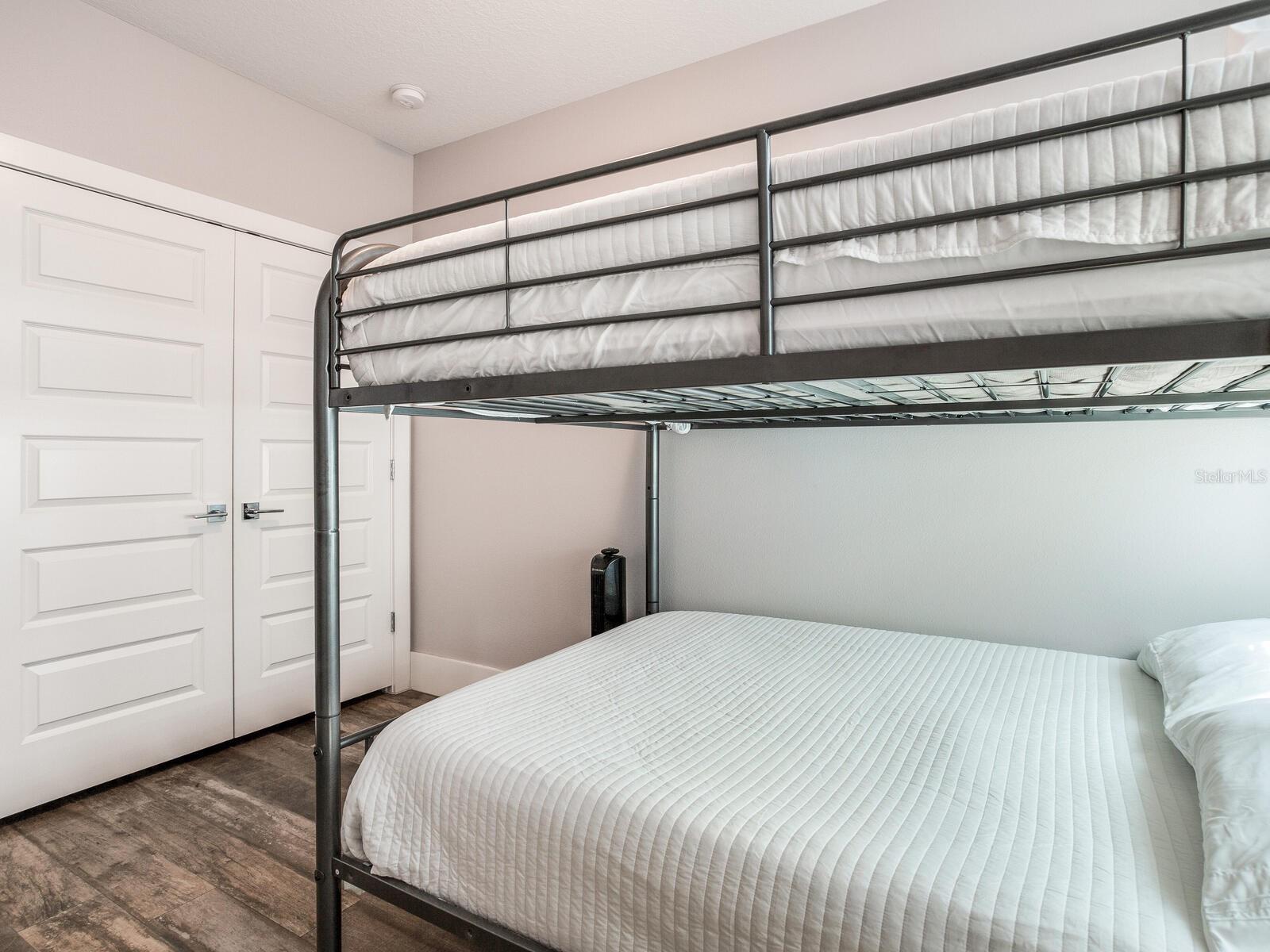 GAY SHORES - Residential Lease