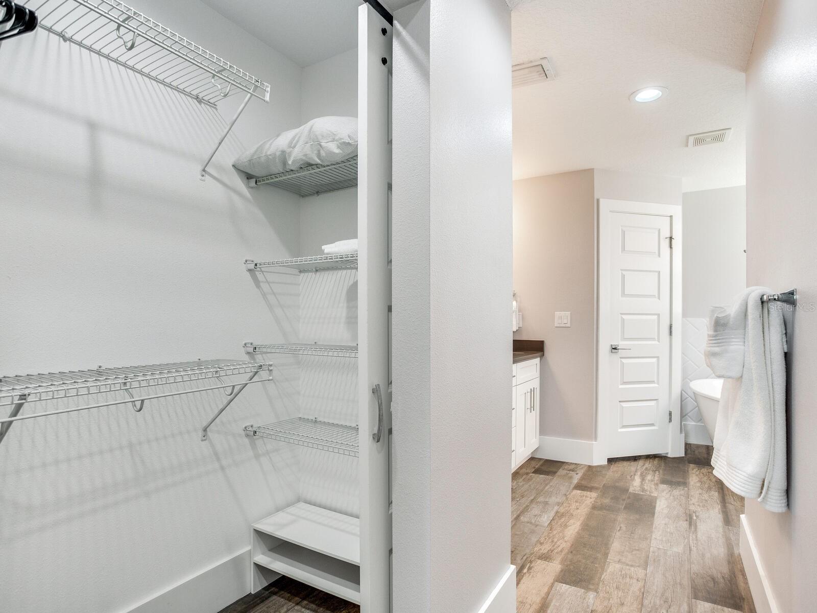 GAY SHORES - Residential Lease