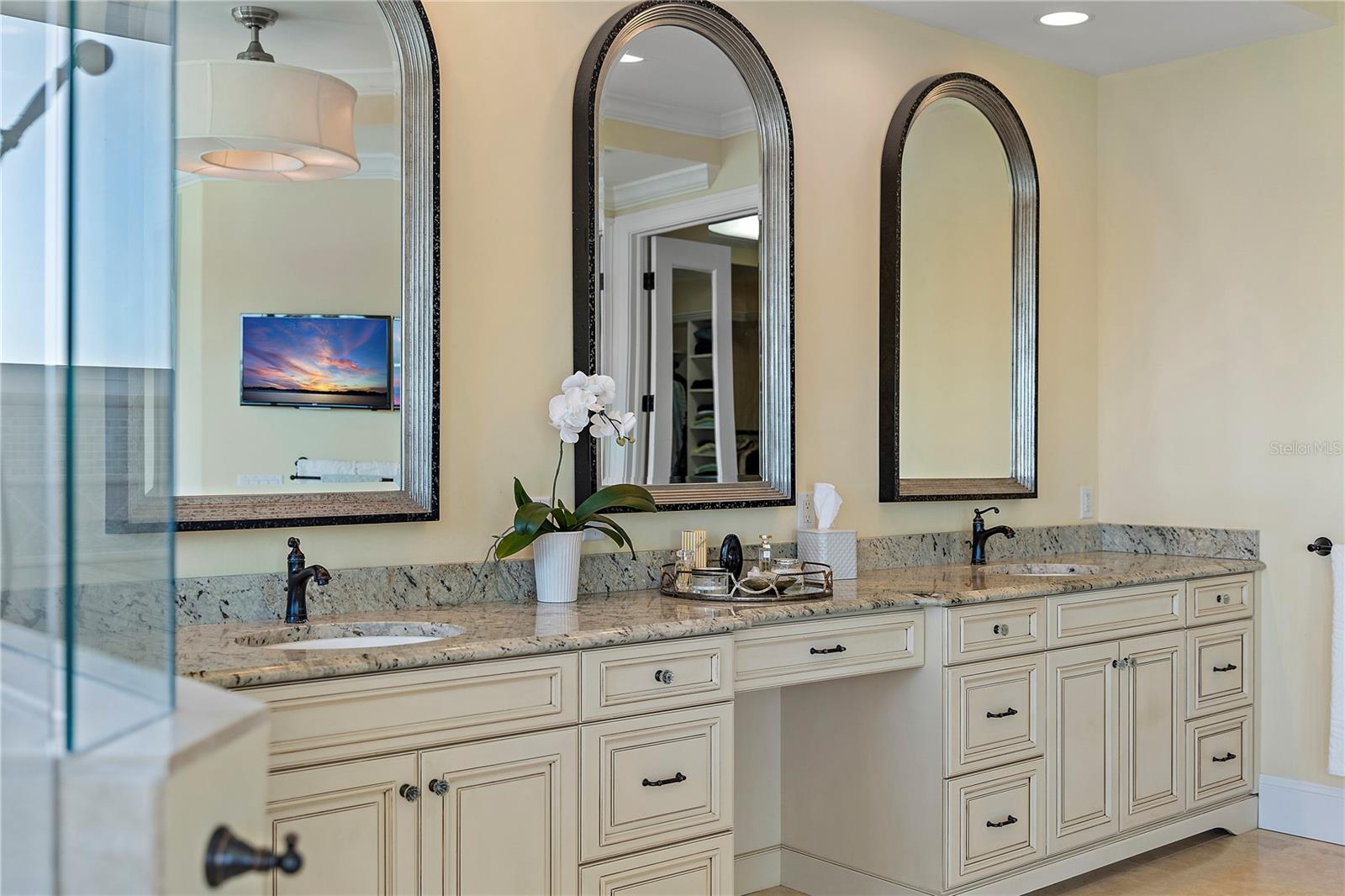 COLONIAL CORP REP - Residential