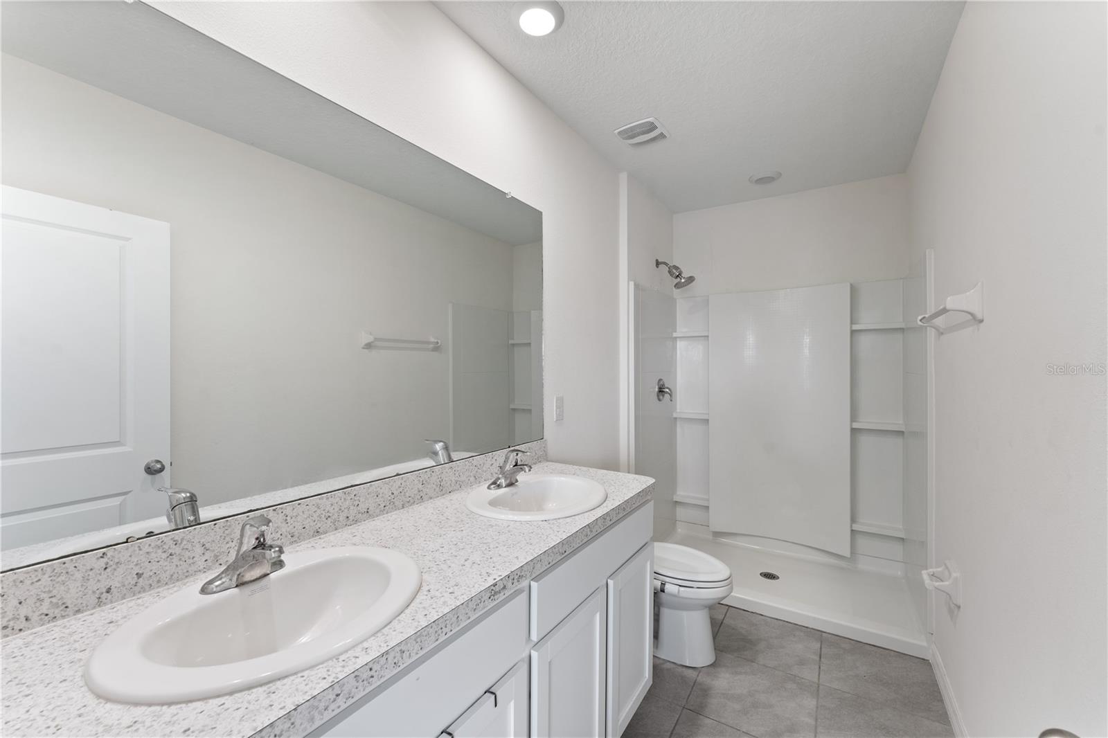 AVALON PARK WEST-NORTH PH 1A & - Residential Lease