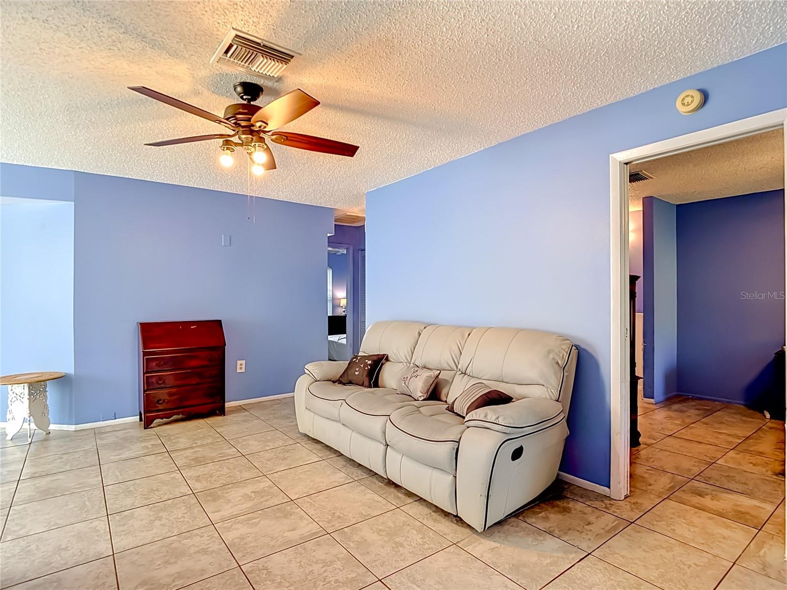 CAPRI VILLAGE CONDO 01 - Residential