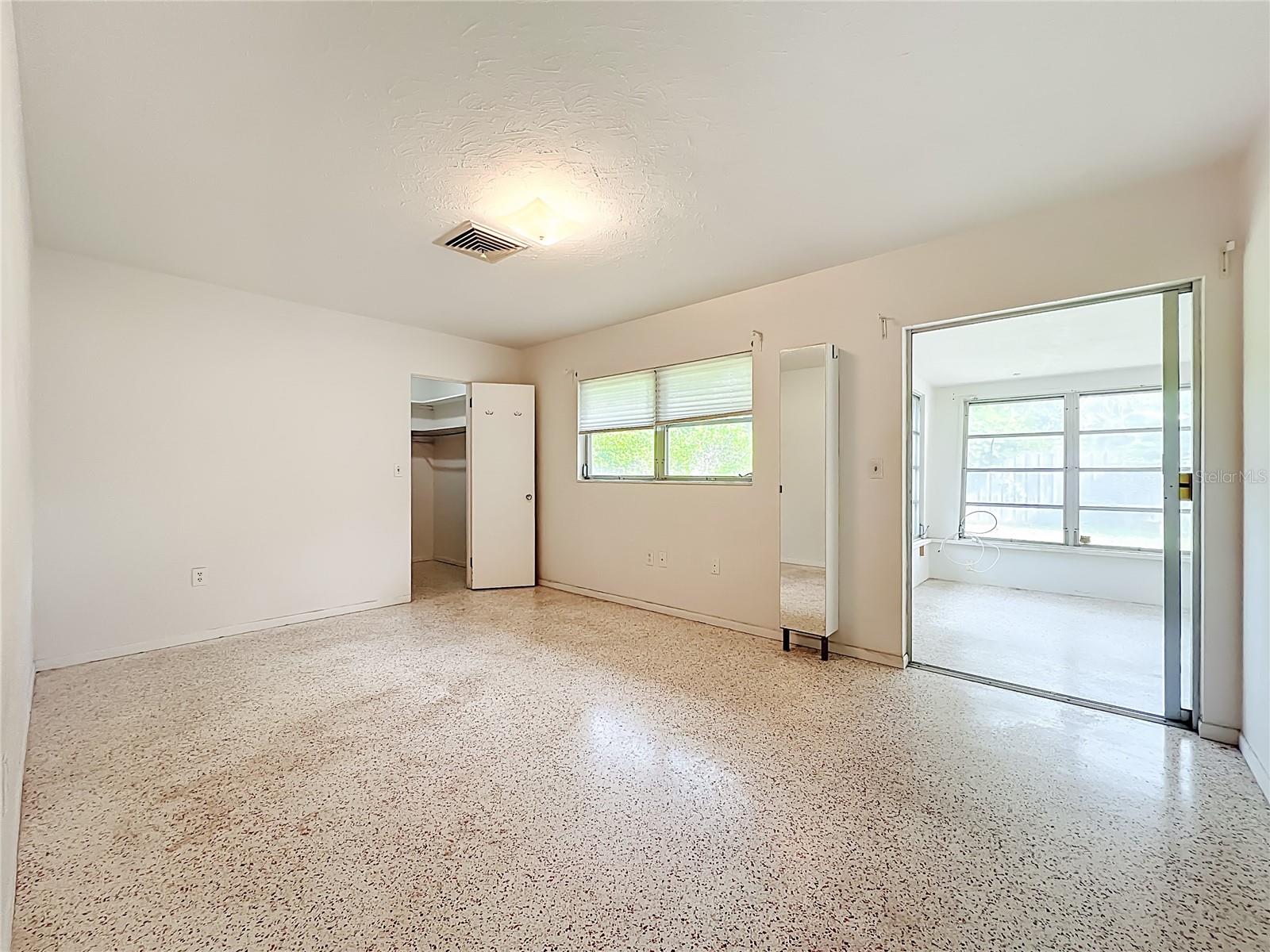 SOUTH GATE - Residential