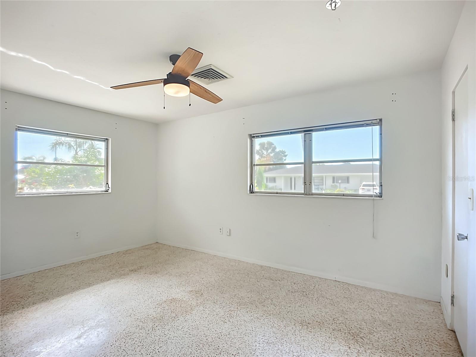SOUTH GATE - Residential