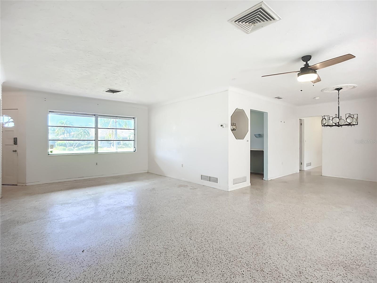 SOUTH GATE - Residential