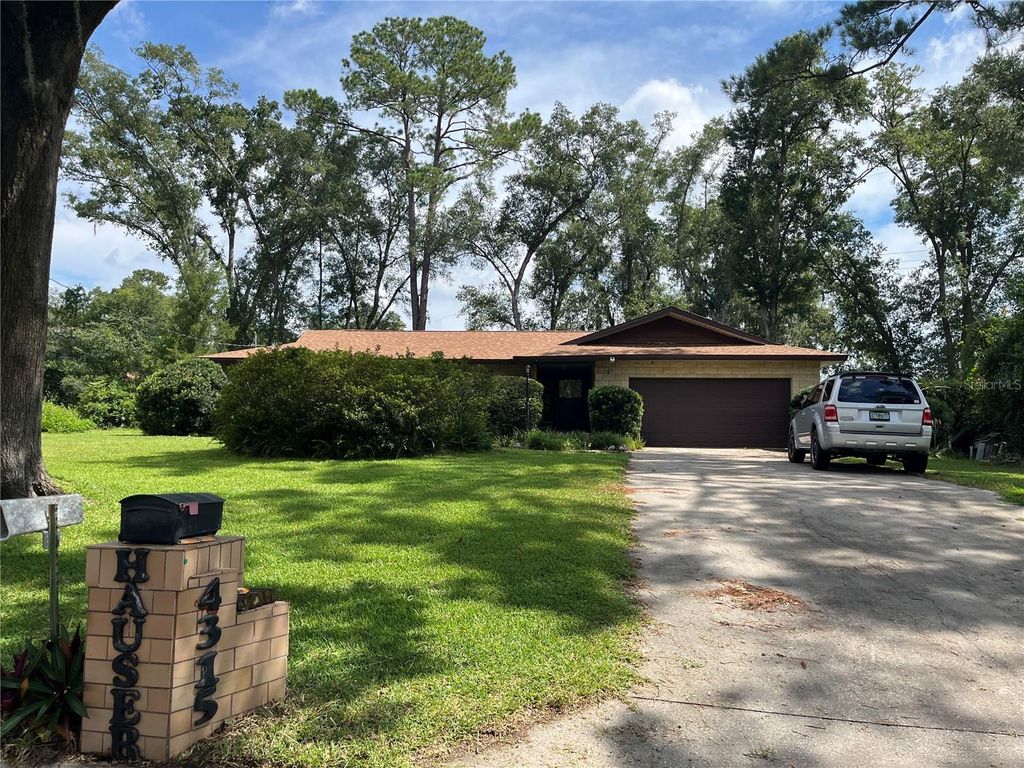 Photo of 4315 SE 10th Place, Ocala, FL 34471 (MLS # OM708650)