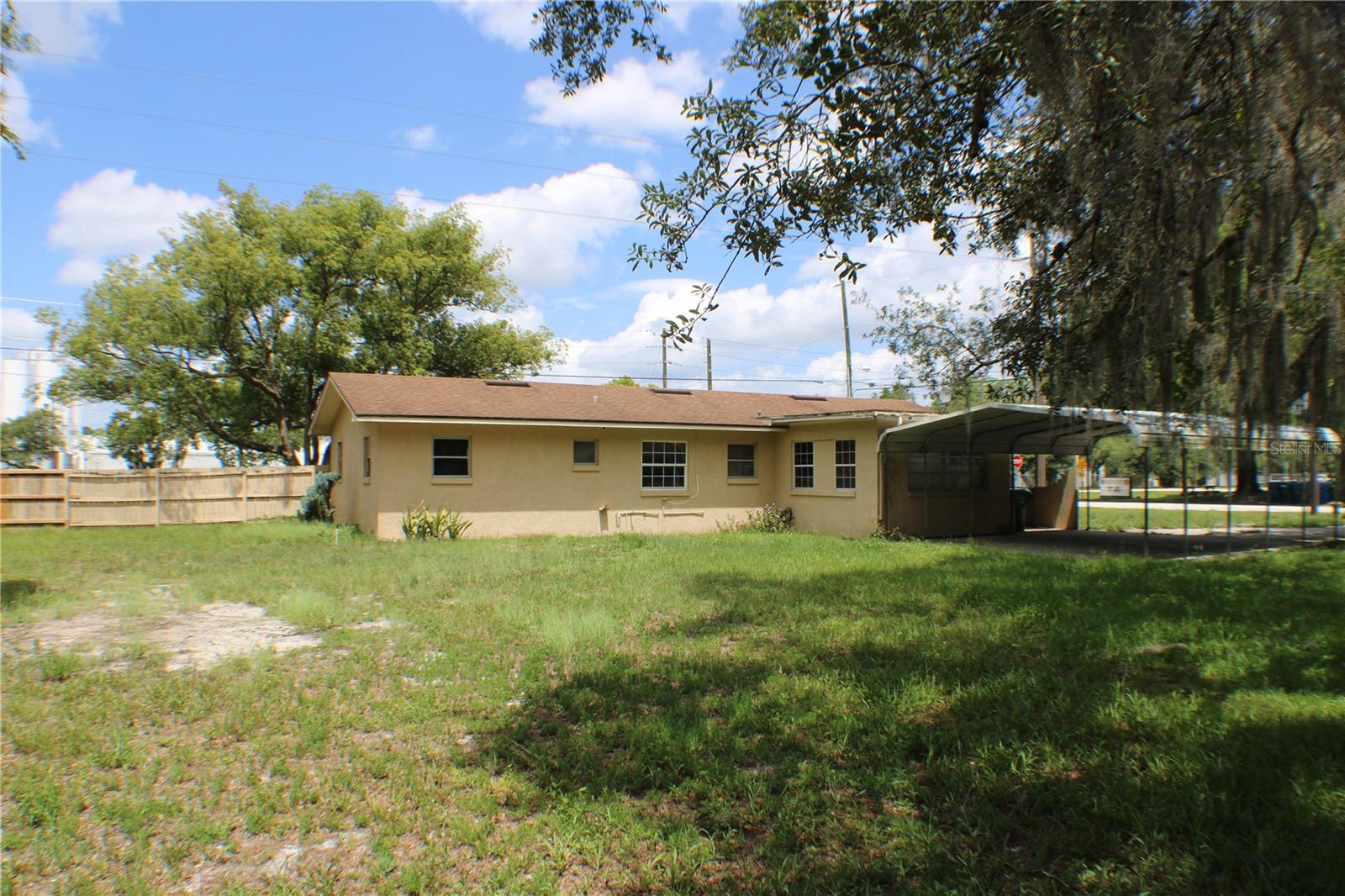 DELTONA - Commercial Sale
