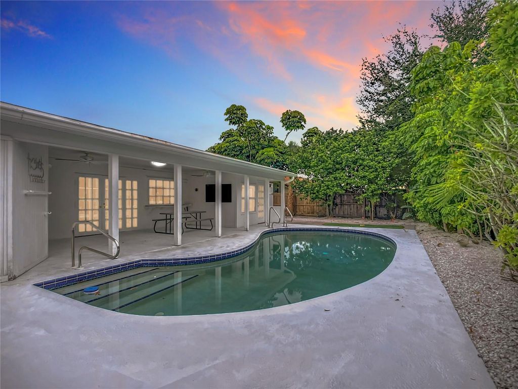 Photo of 6203 11th Avenue W, Bradenton, FL 34209 (MLS # A4665018)