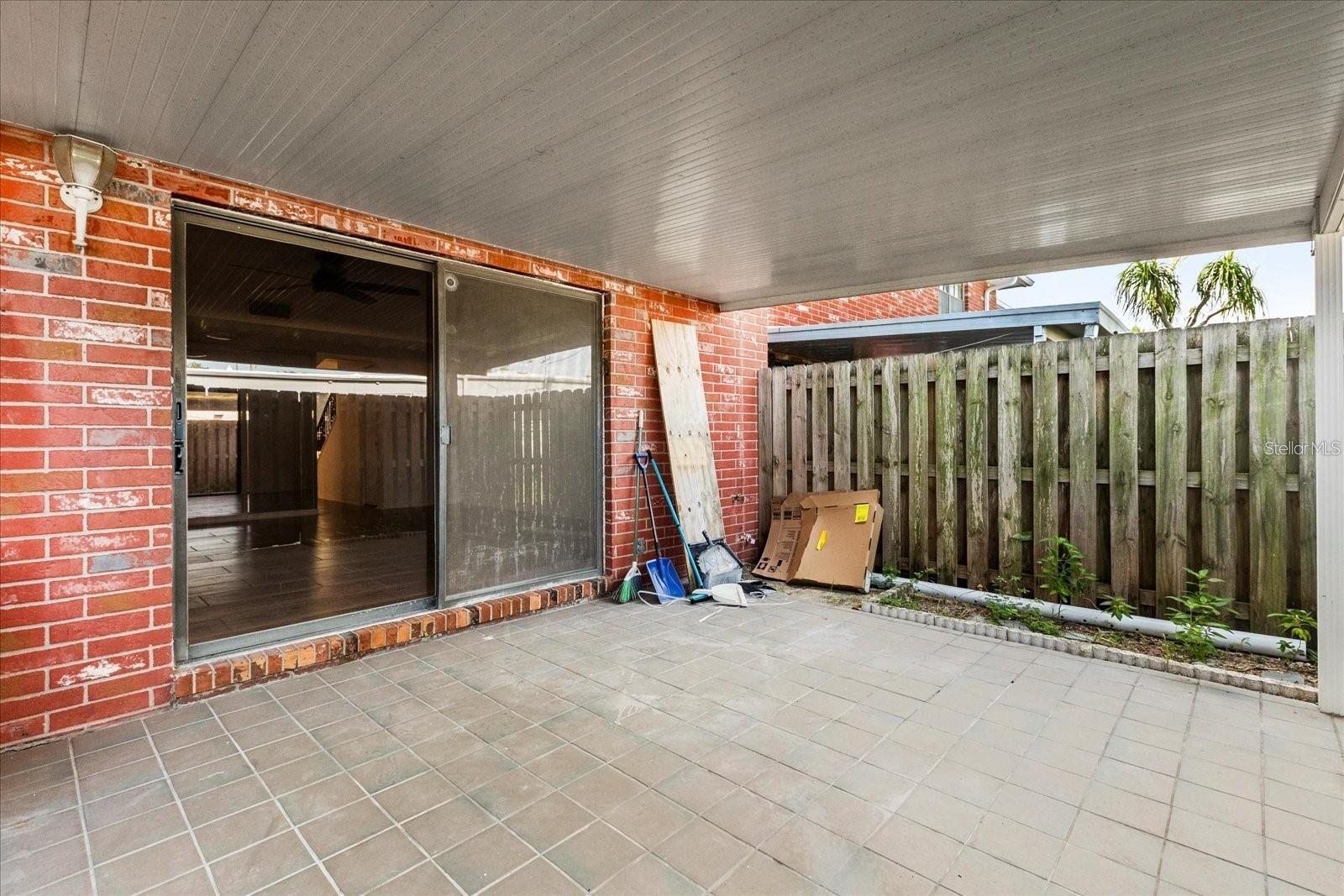 COLONIAL TWNHS CONDO APT PH 01 - Residential