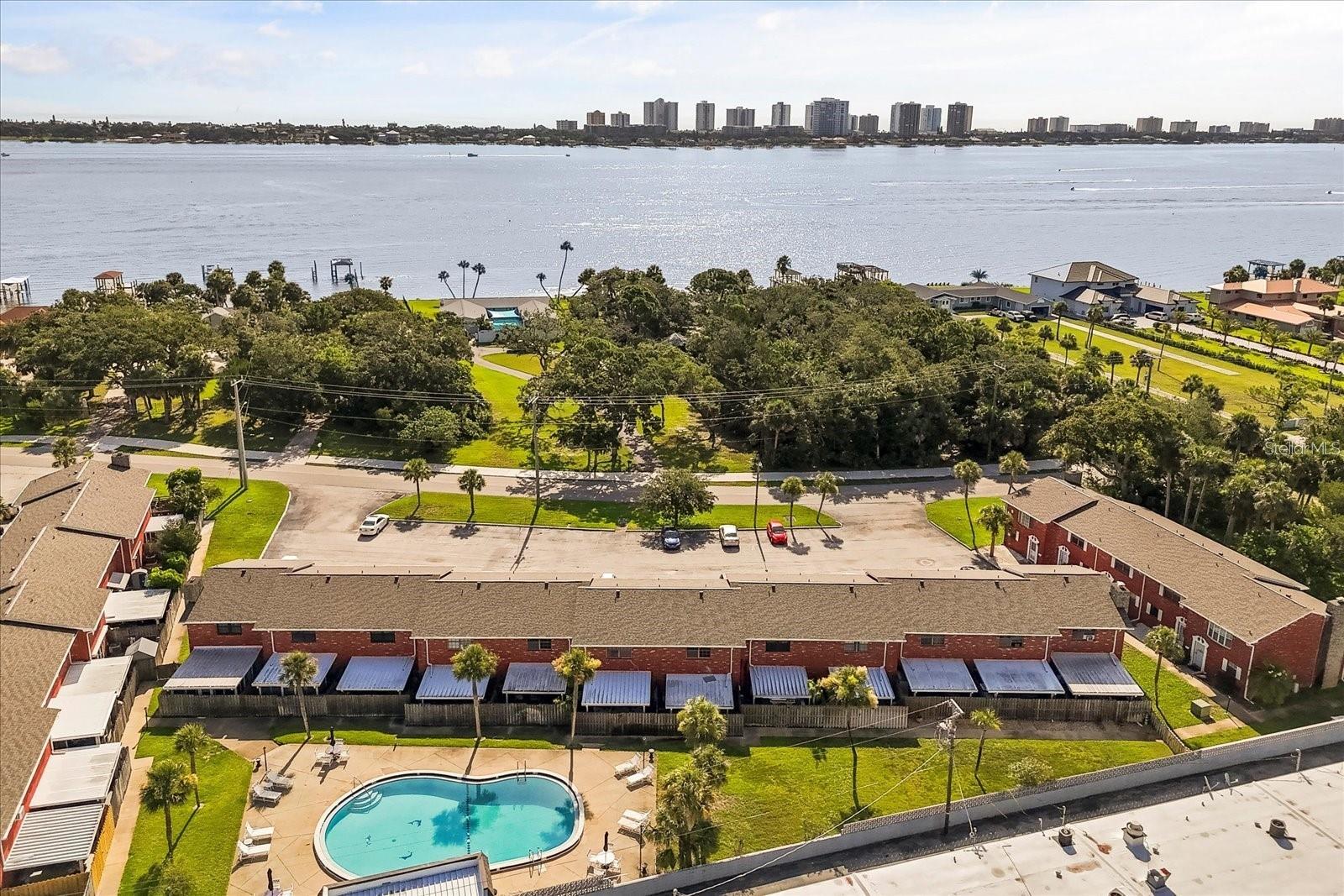 COLONIAL TWNHS CONDO APT PH 01 - Residential