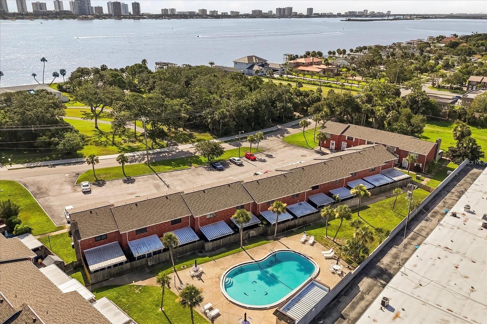 COLONIAL TWNHS CONDO APT PH 01 - Residential