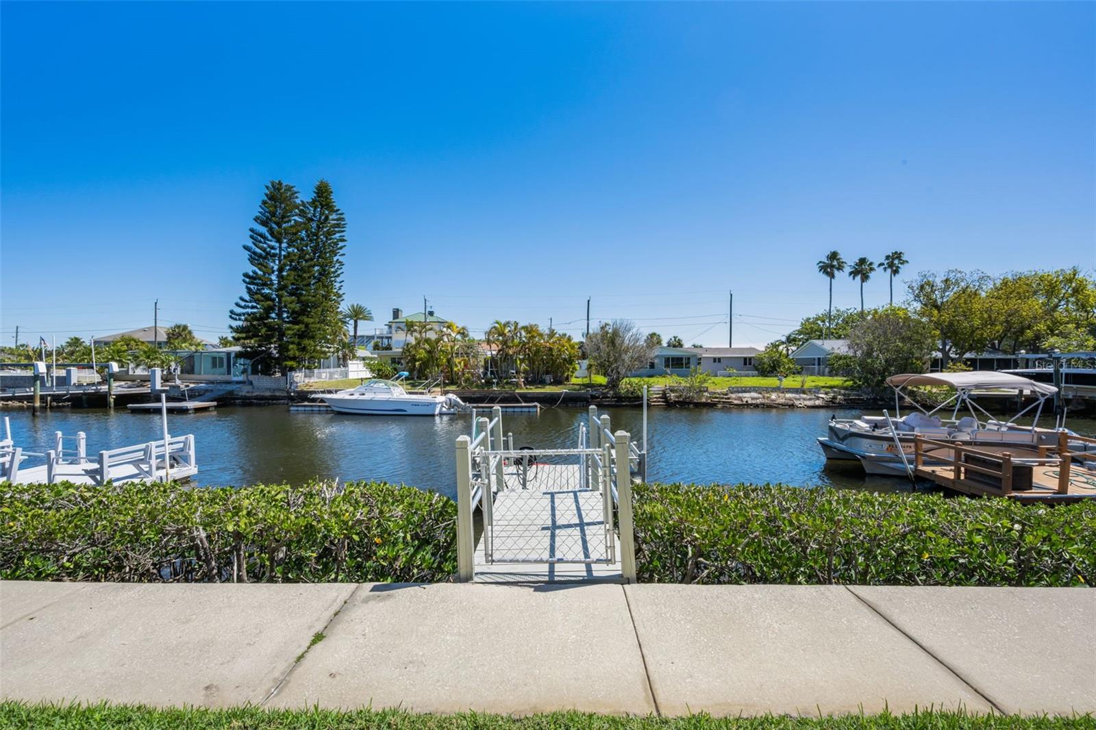 TWNHMS BY GULF SAND PEBBLE PRCL 01 - Residential