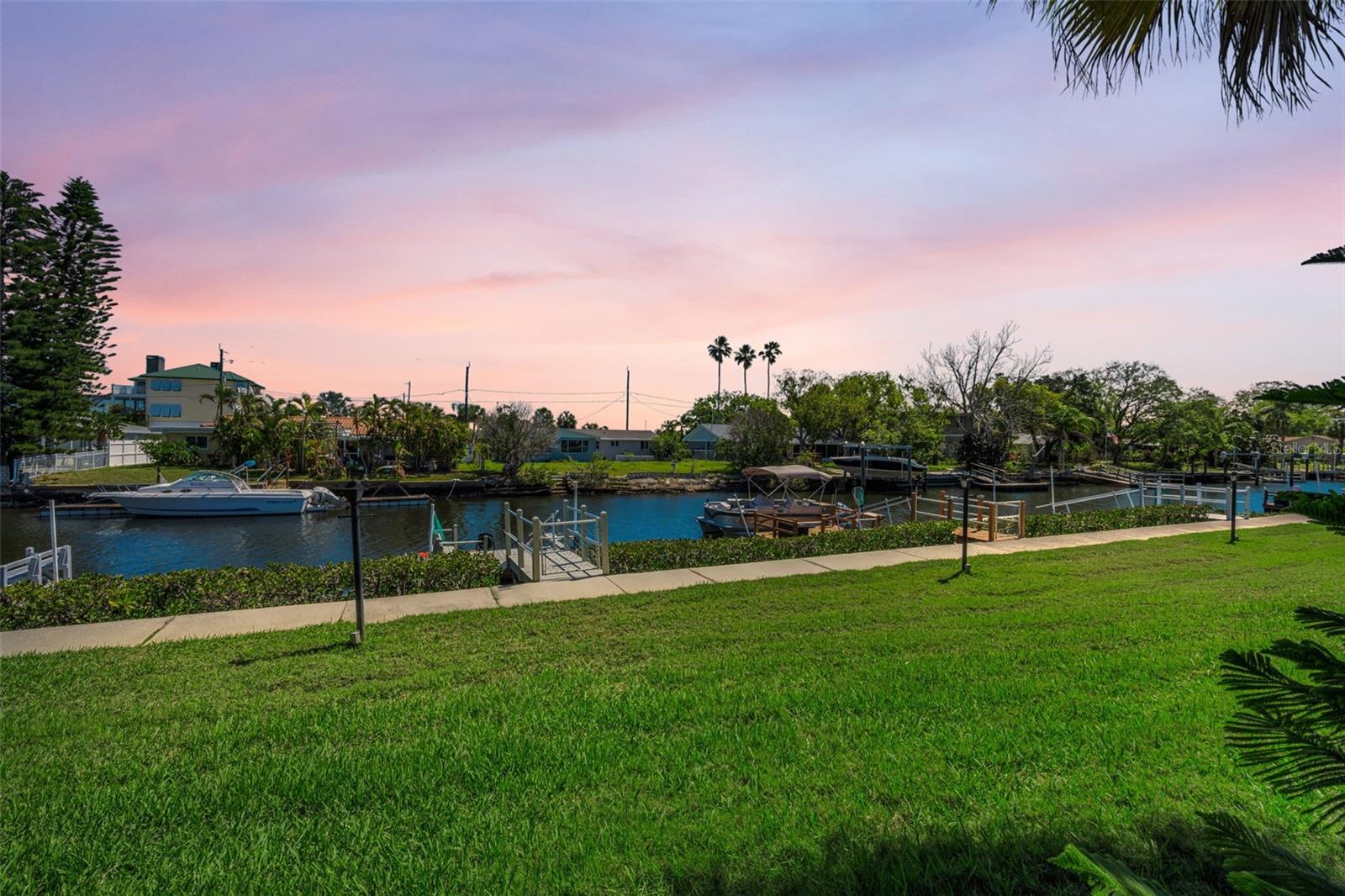 TWNHMS BY GULF SAND PEBBLE PRCL 01 - Residential