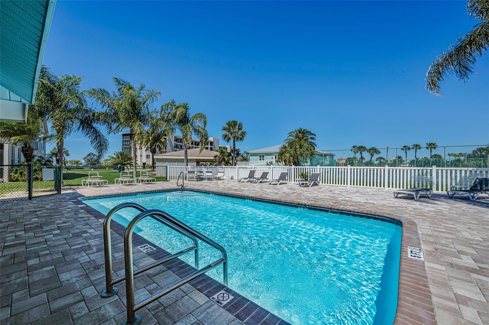 TWNHMS BY GULF SAND PEBBLE PRCL 01 - Residential