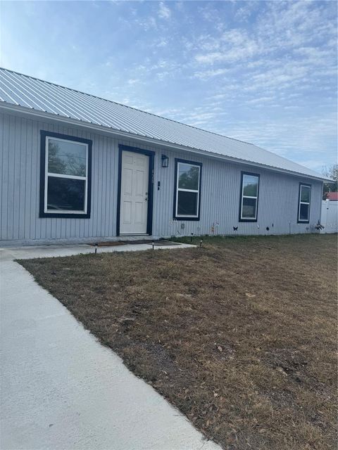 428 FOUR SEASONS AVENUE MASCOTTE FL 34753