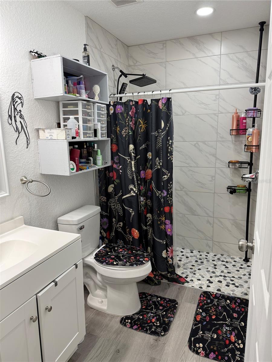 428 FOUR SEASONS AVENUE