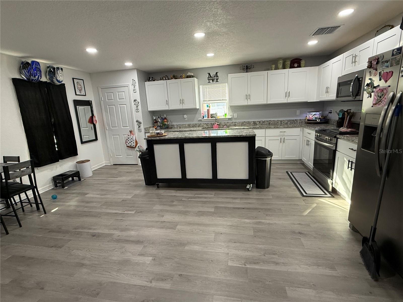 428 FOUR SEASONS AVENUE