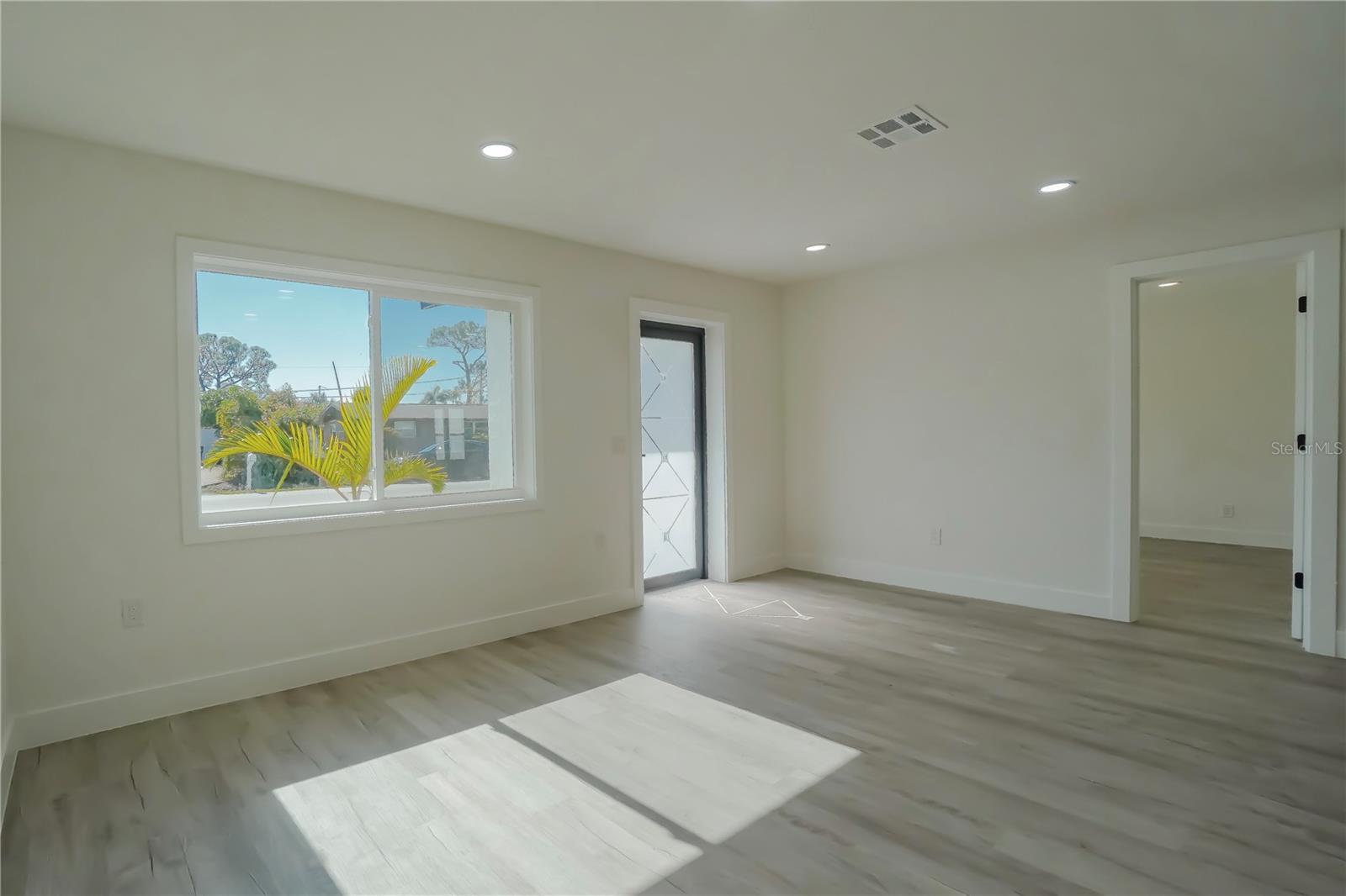 SOUTH VENICE - Residential