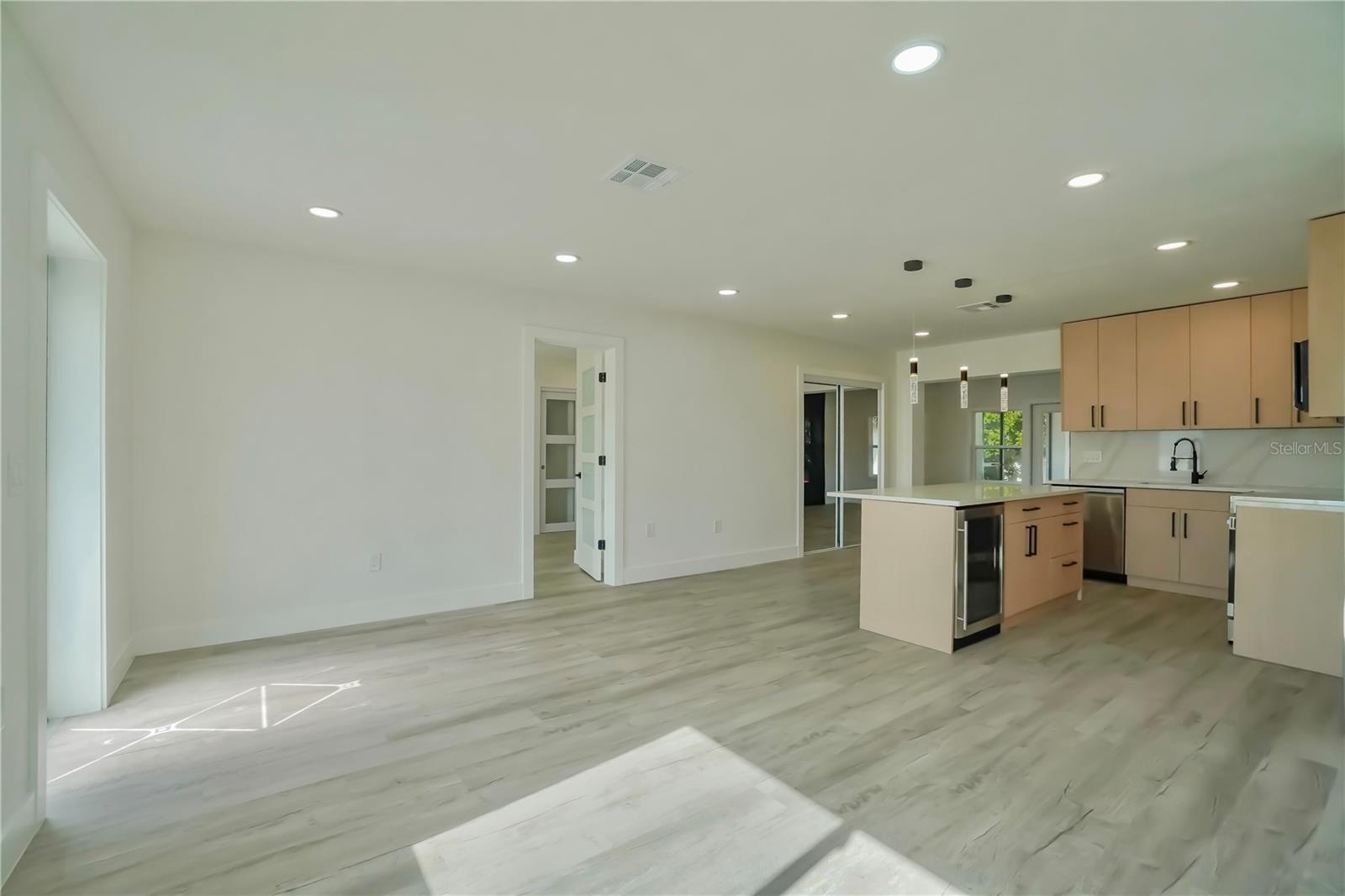 SOUTH VENICE - Residential