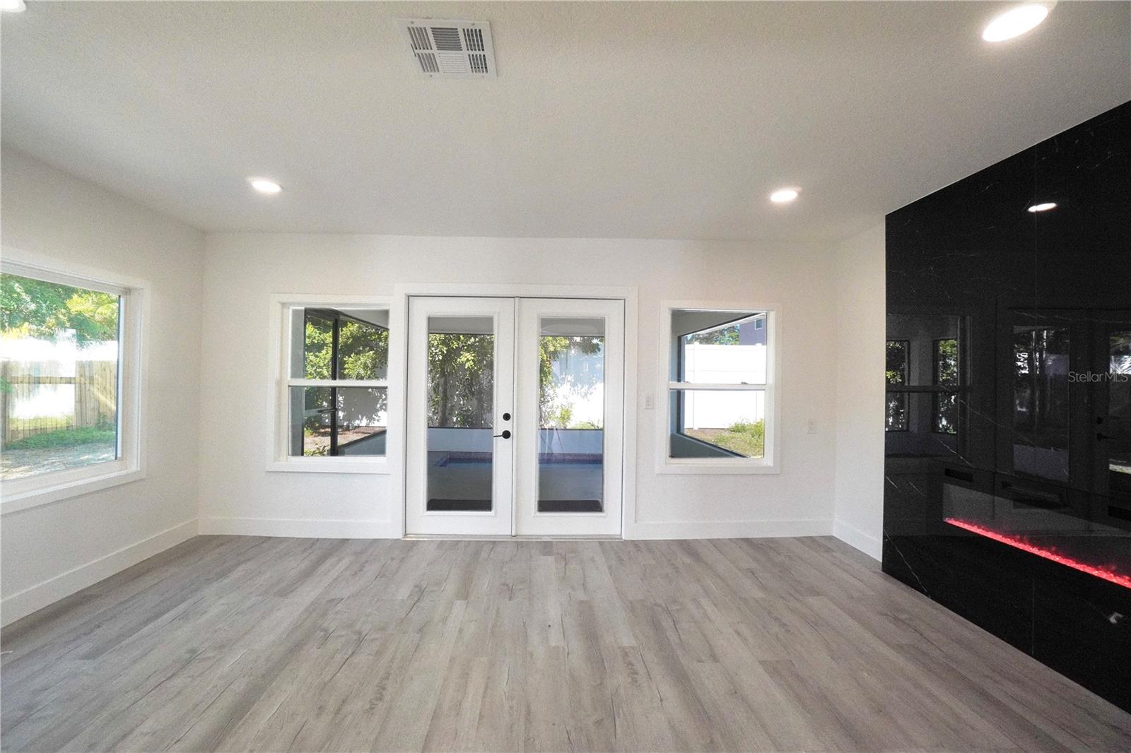 SOUTH VENICE - Residential