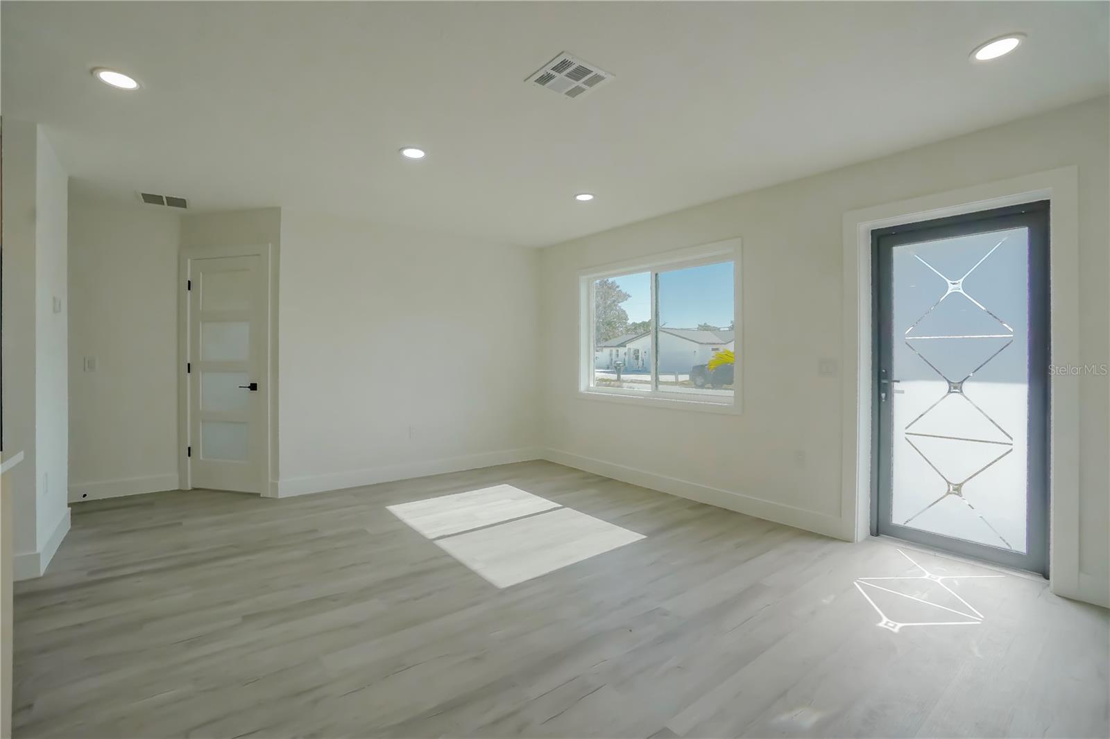 SOUTH VENICE - Residential