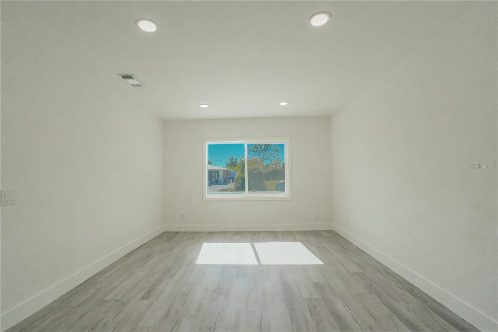 SOUTH VENICE - Residential