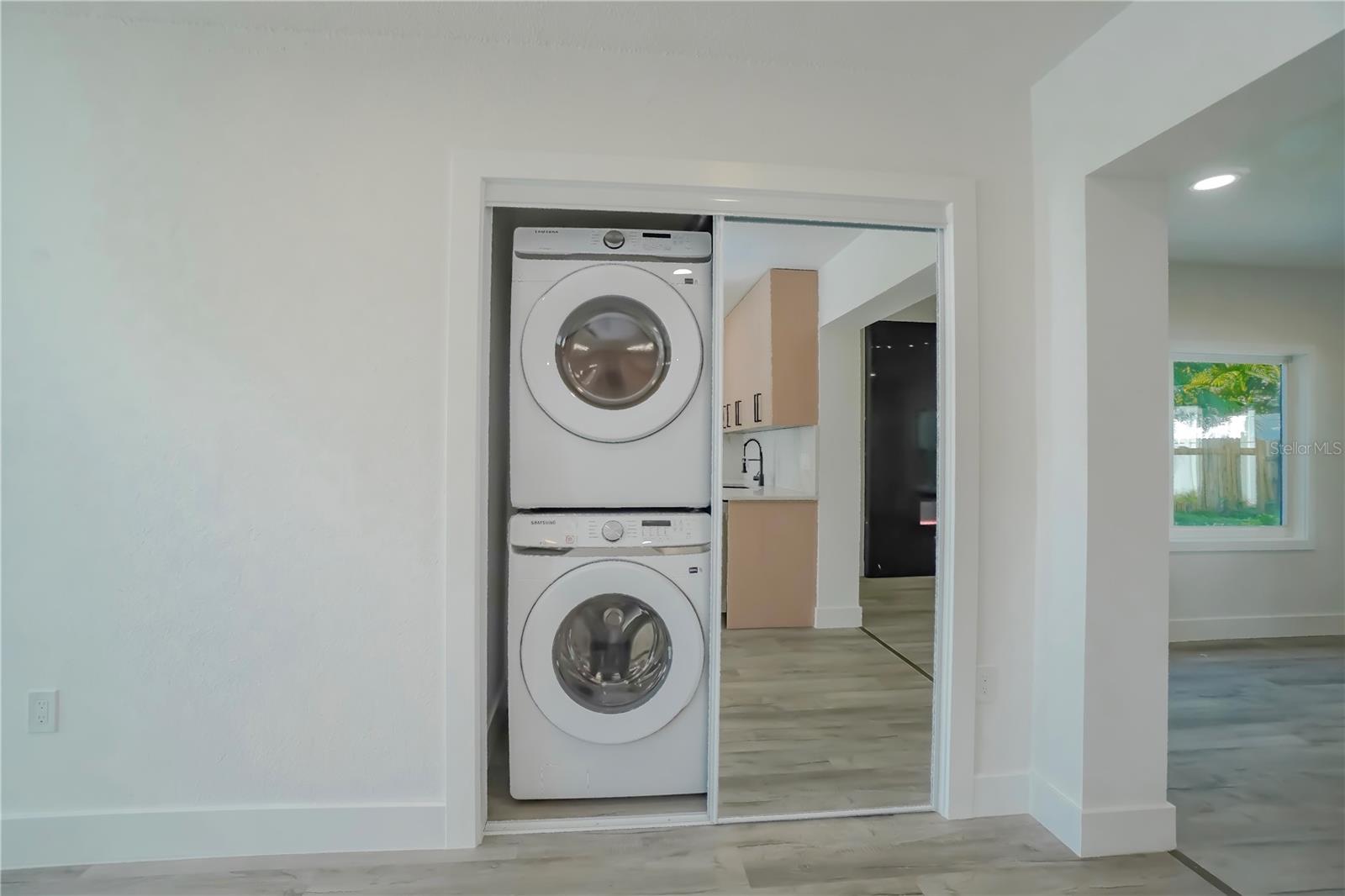 SOUTH VENICE - Residential