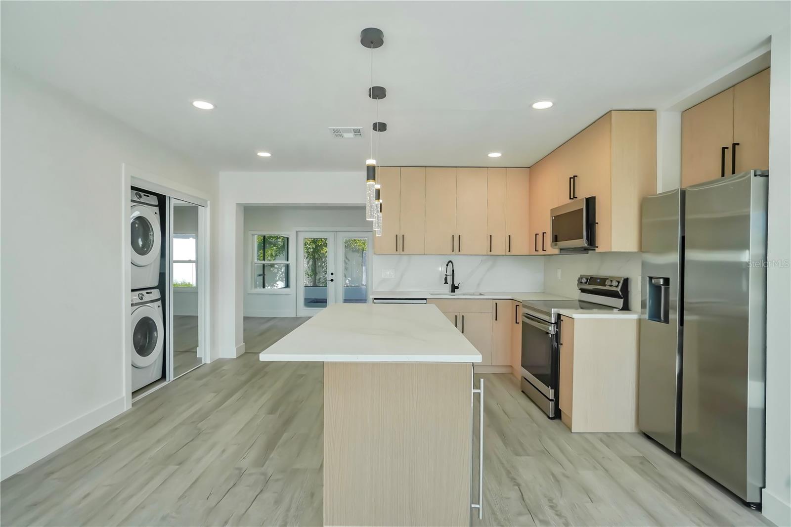 SOUTH VENICE - Residential