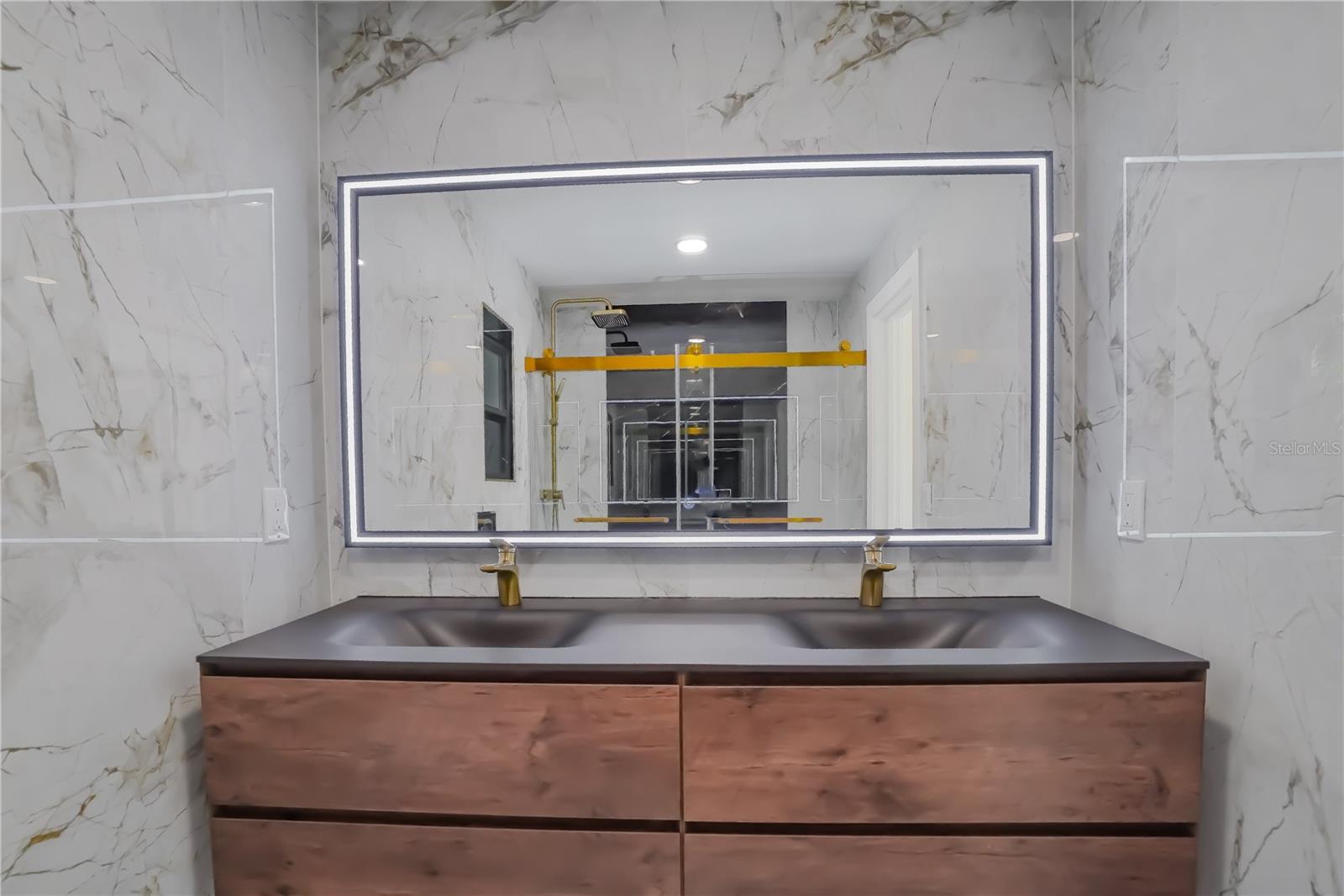 SOUTH VENICE - Residential