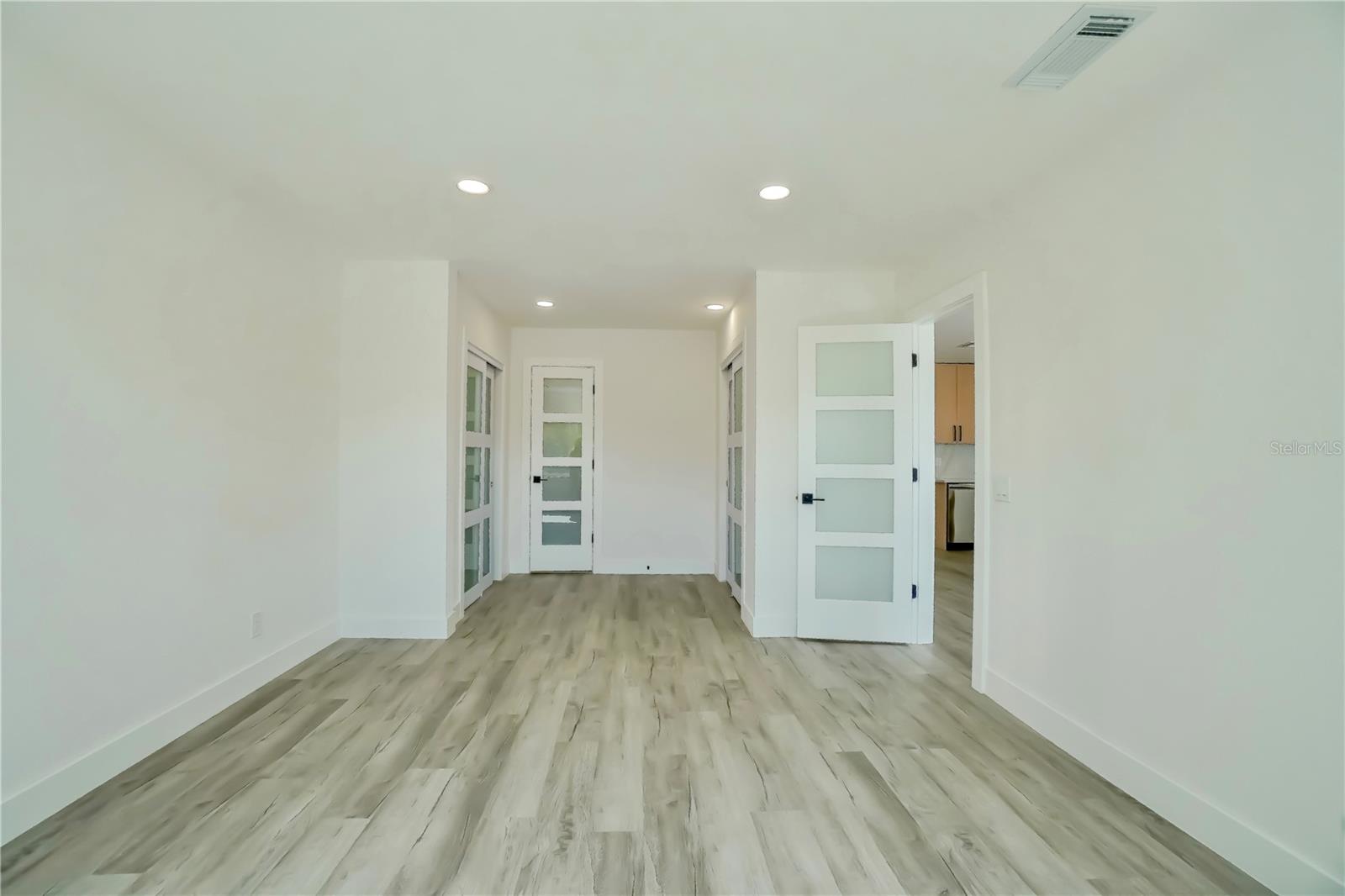 SOUTH VENICE - Residential