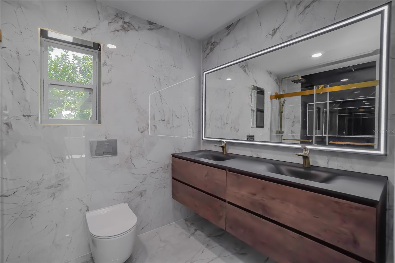 SOUTH VENICE - Residential