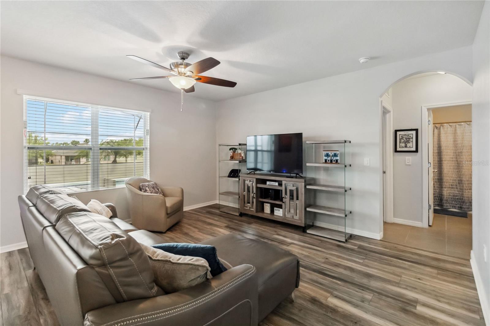 828 SHEEN CIRCLE
