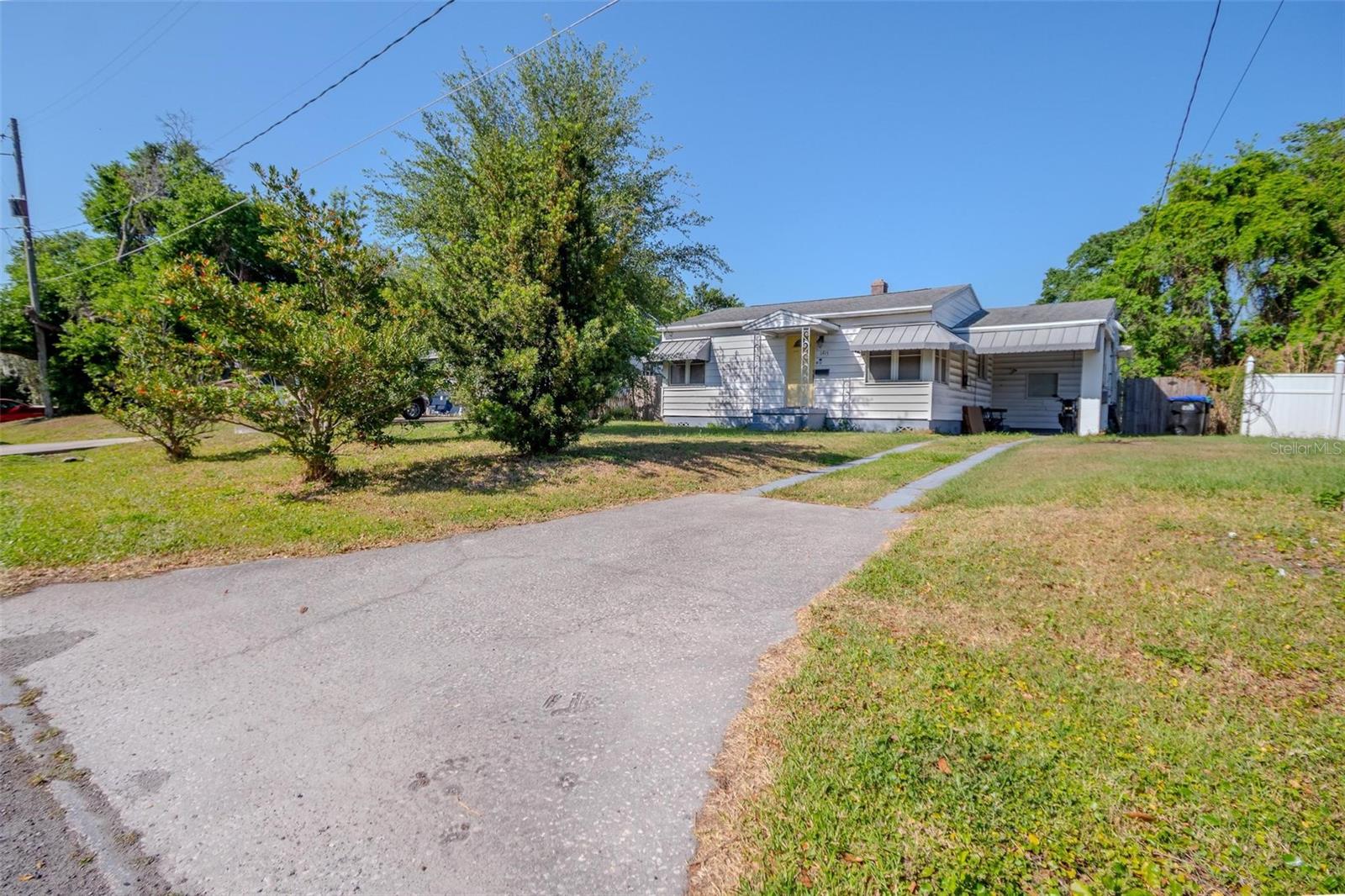 1615 CRESTWOOD DRIVE