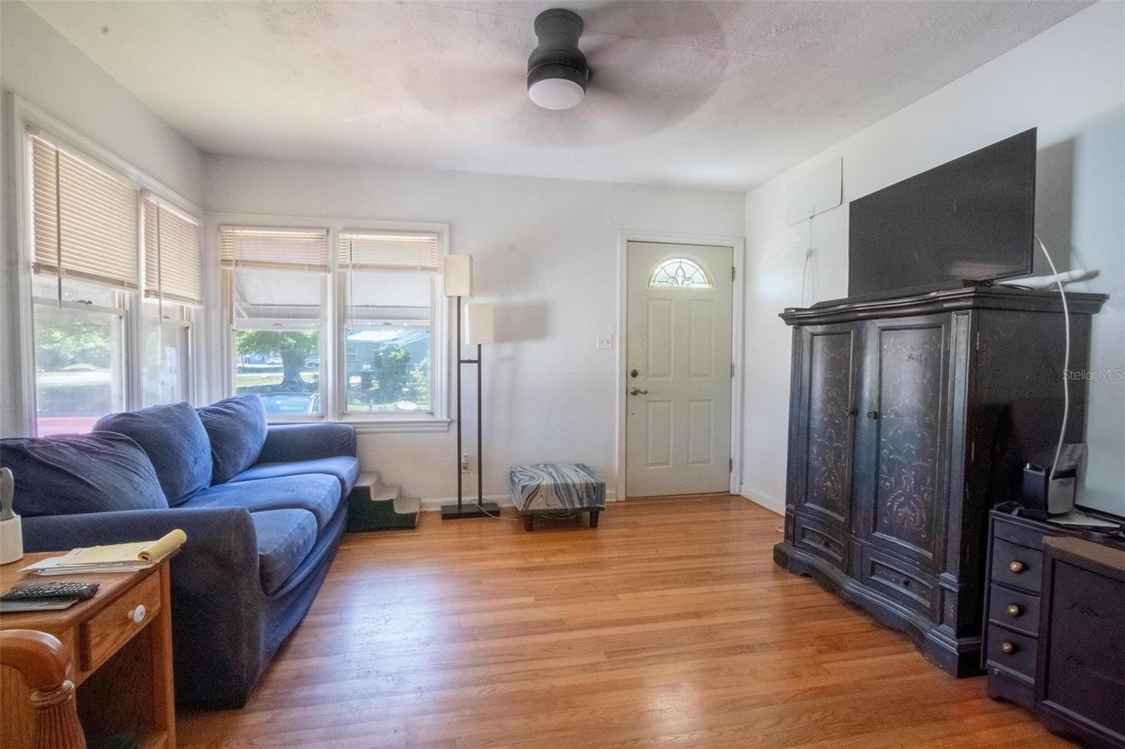 1615 CRESTWOOD DRIVE