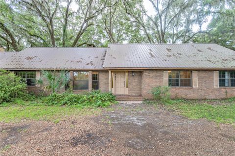 A home in HAWTHORNE