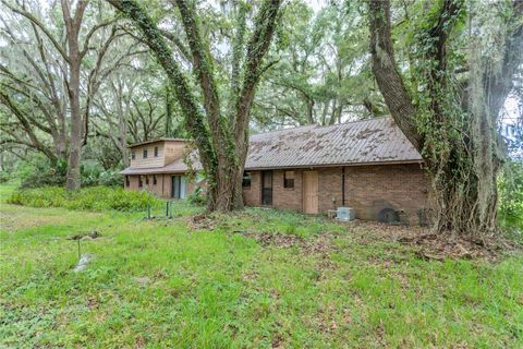 A home in HAWTHORNE