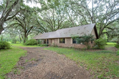 A home in HAWTHORNE