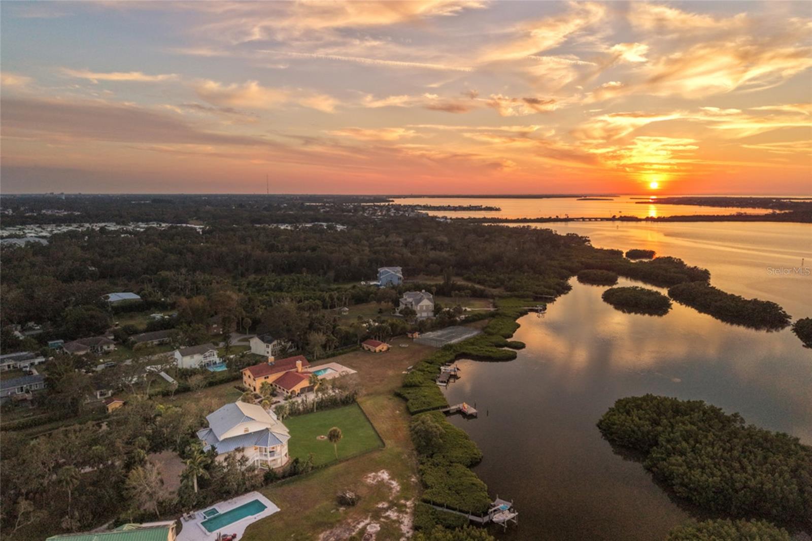 NO-SEE-UM ACRES - Residential