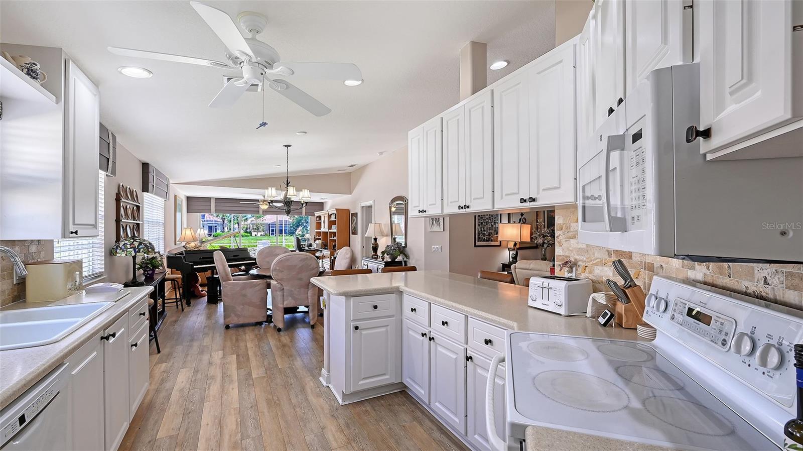 VILLAGEWALK - Residential