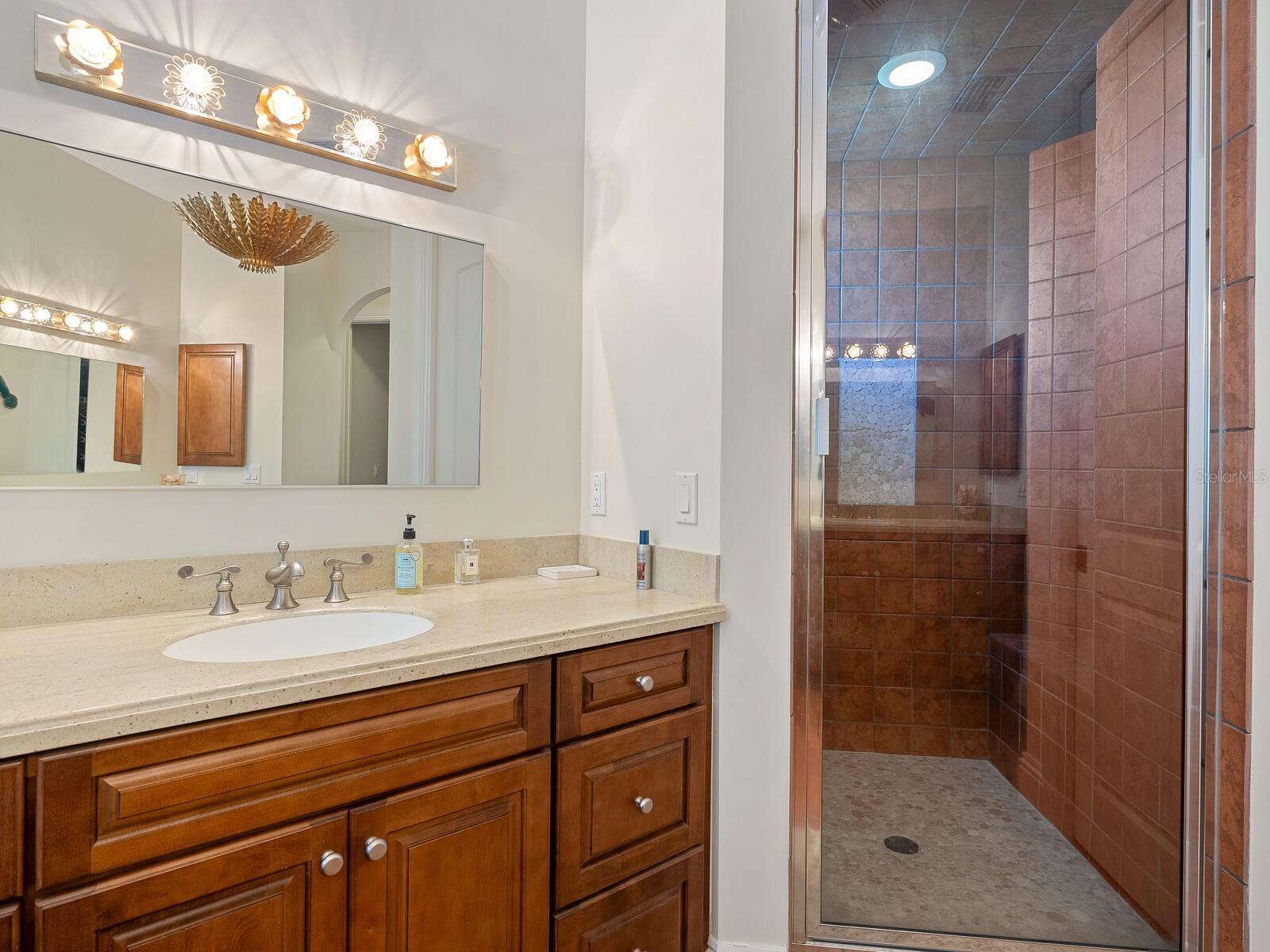 LYONS BAY - Residential