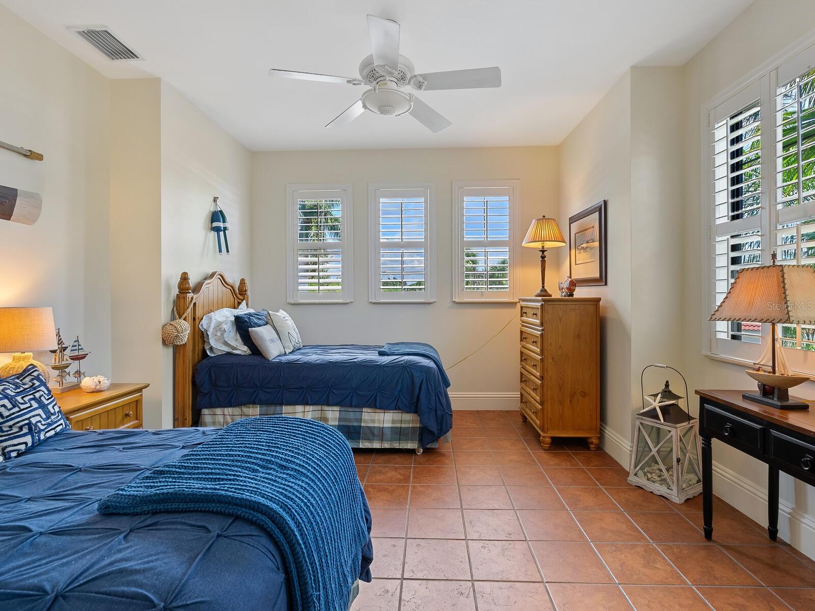 LYONS BAY - Residential