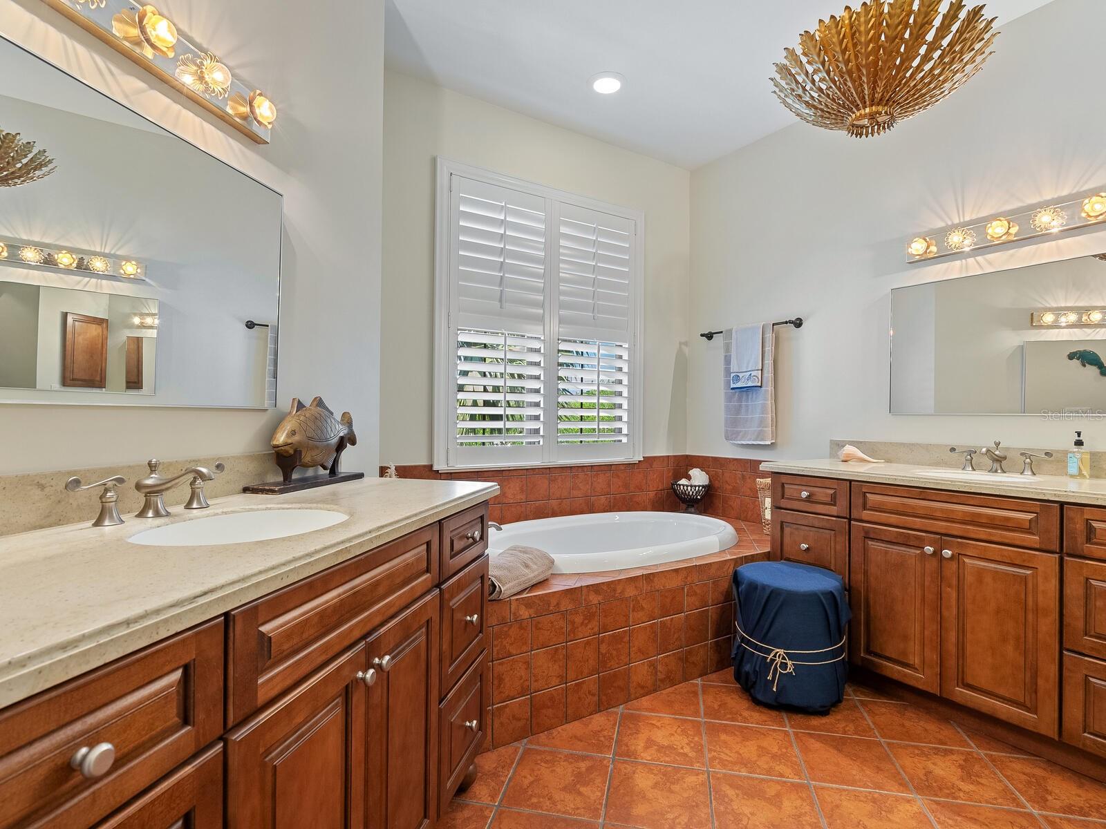 LYONS BAY - Residential