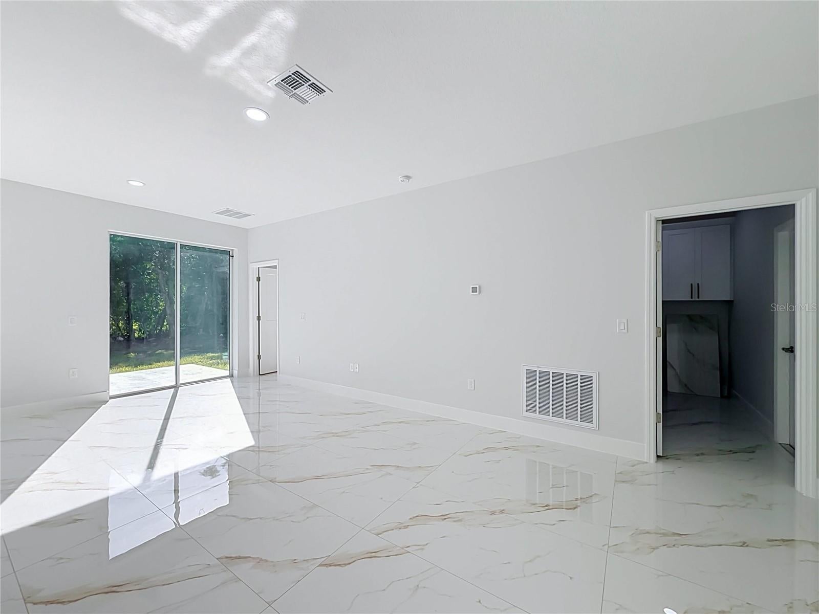 27 N CALHOUN AVENUE