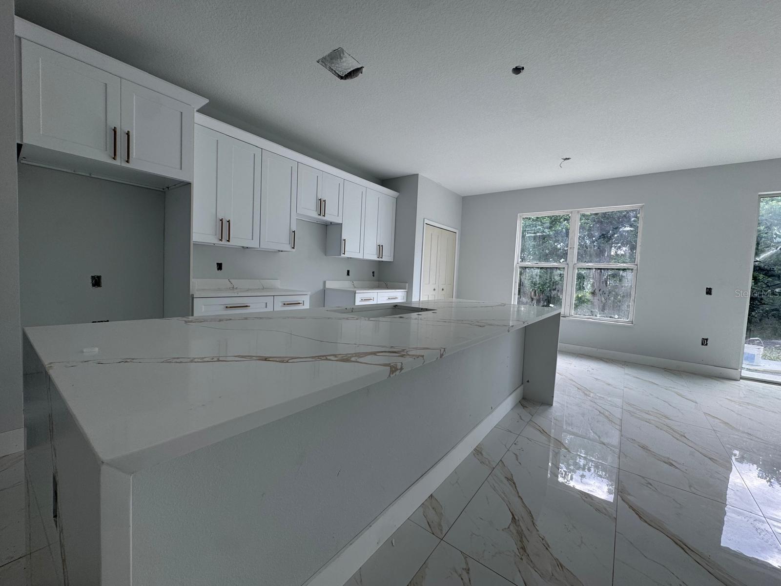 27 N CALHOUN AVENUE
