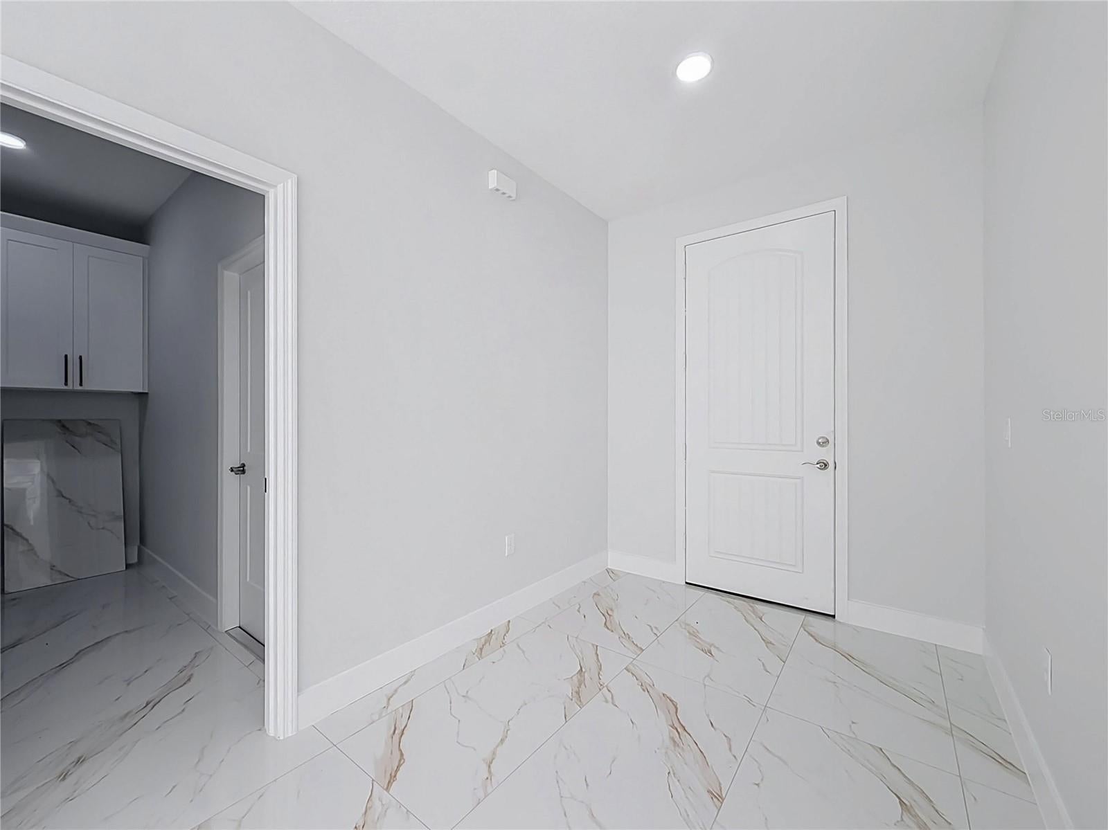 27 N CALHOUN AVENUE
