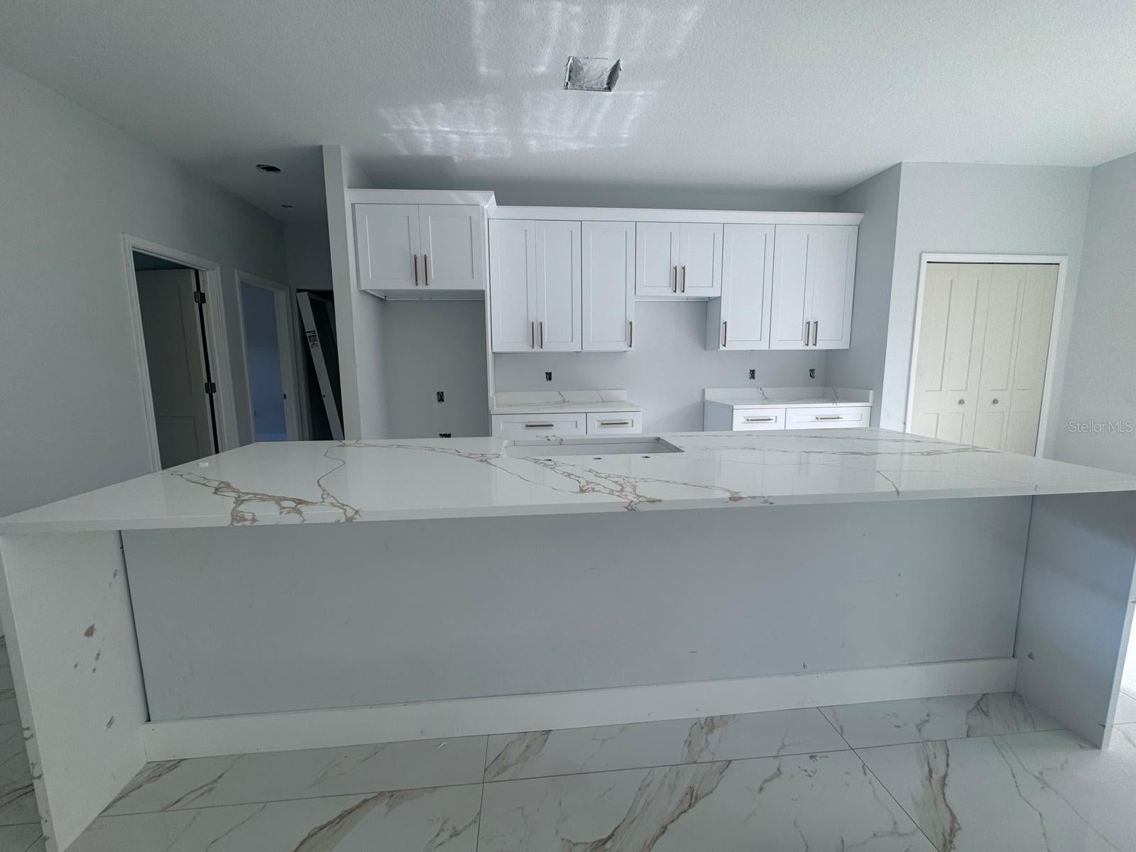 27 N CALHOUN AVENUE