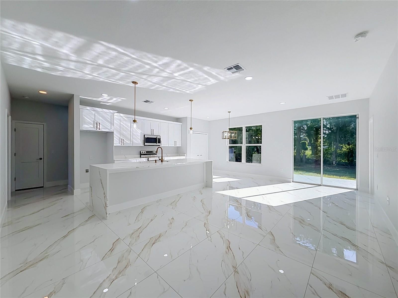 27 N CALHOUN AVENUE