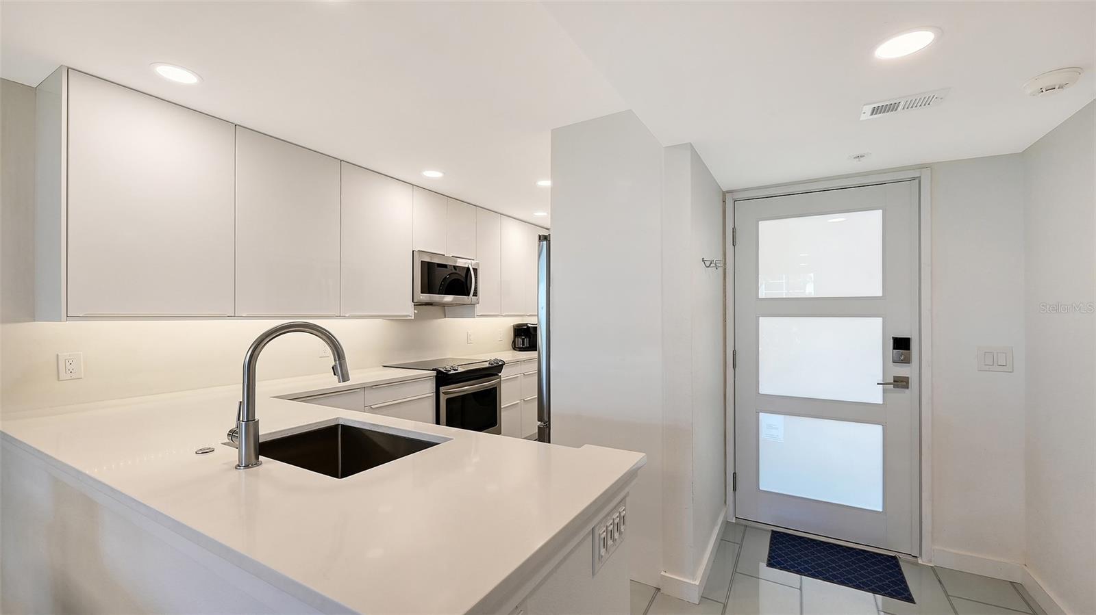 SEAPLACE III - Residential