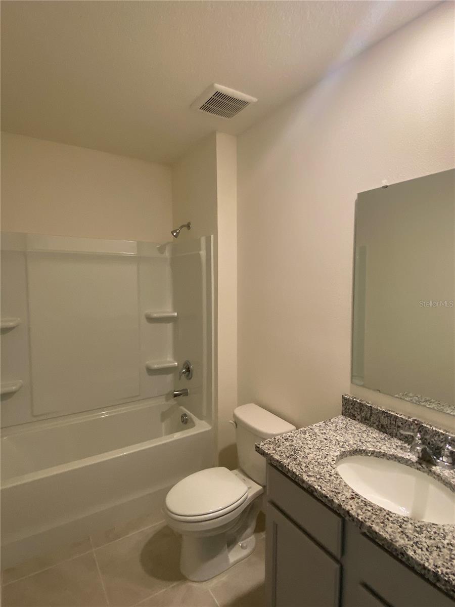 LAKES/LAUREL HLNDS PH 3A - Residential Lease